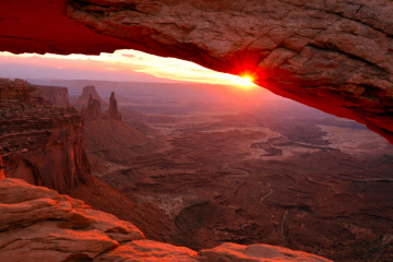 Sun\'s morning wink at Mesa Arch