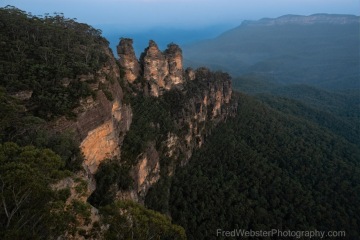 Blue-Mtn-Three-Sisters-Twilight