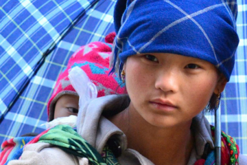 sapa sister up close in blue